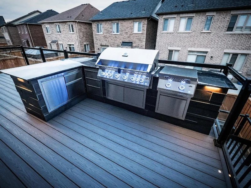 outdoor kitchen on elevated backyard patio