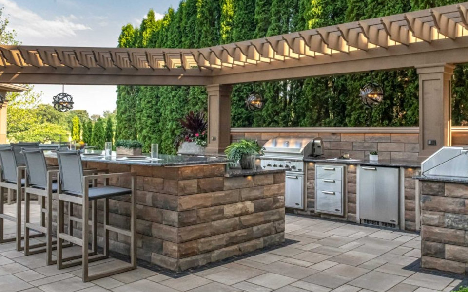 outdoor kitchen with flat roof