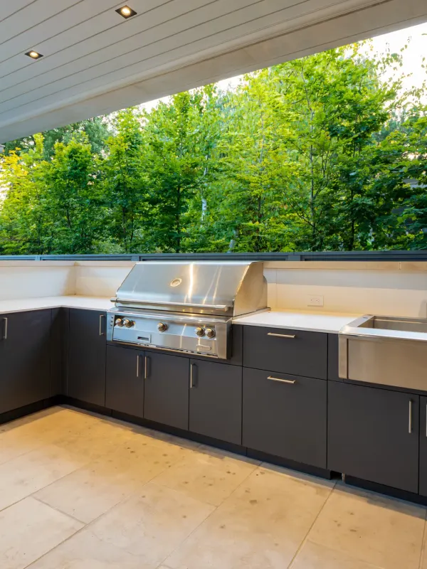 Outdoor kitchen with built-in gas grill and appliances
